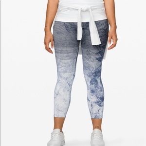 NWT Lululemon Ebb to train, to dye for size 2.